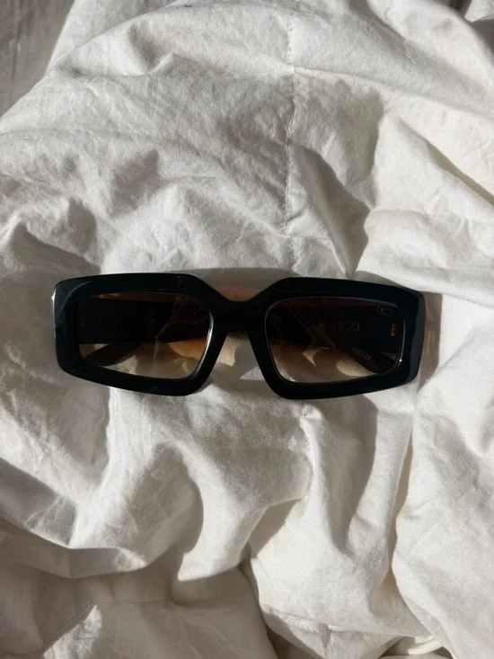 DEZI Read the room sunglasses - Picture 1 of 5